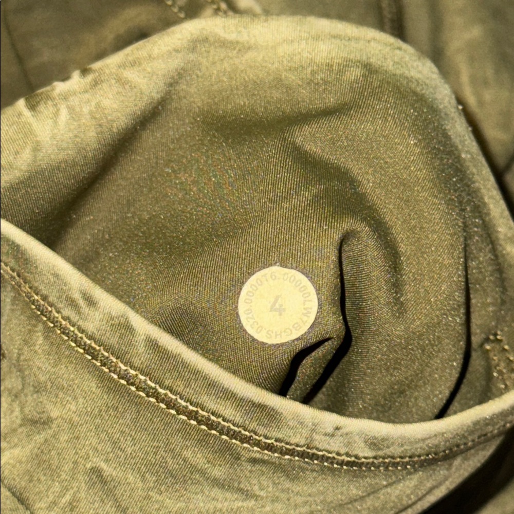 Lululemon Size 4 Fast and Free Short 10" *Ice Dye
Ice Wash Moss Green Modest Gym - Picture 6 of 10